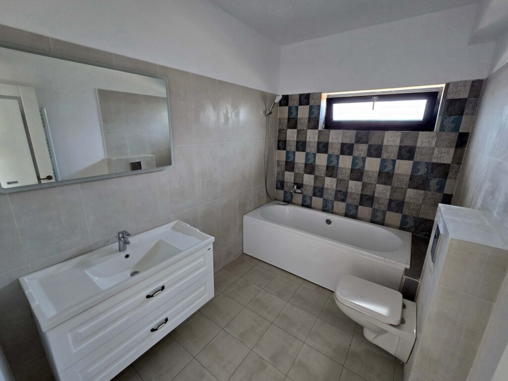Casa-langa-padure-cu-curte-generoasa-704-mp_11