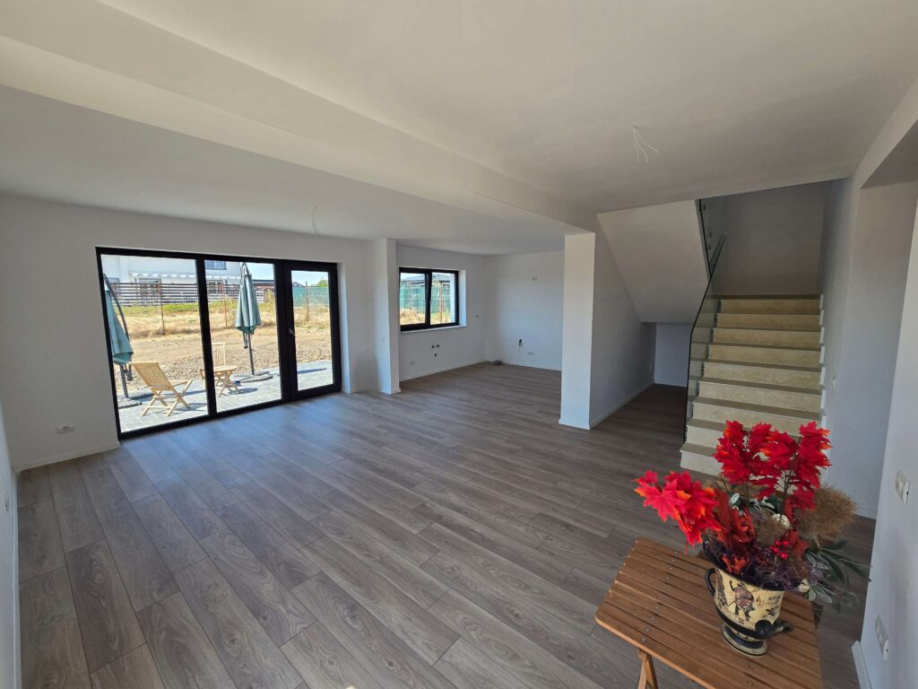 Casa-langa-padure-cu-curte-generoasa-704-mp_4