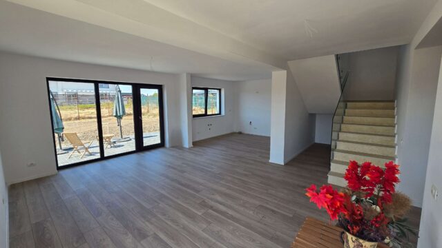 Casa-langa-padure-cu-curte-generoasa-704-mp_4